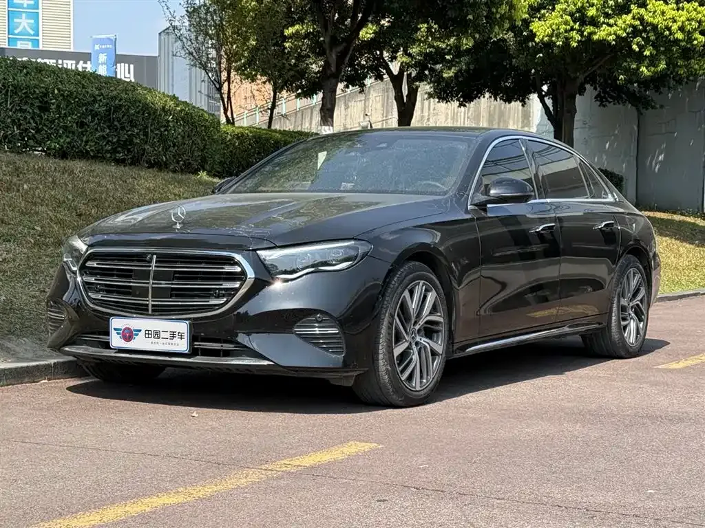 Mercedes-Benz E-Class — фото 1