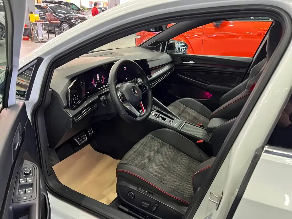 Volkswagen Golf GTI — фото 7