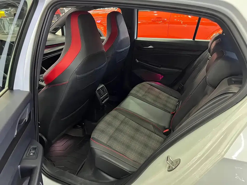 Volkswagen Golf GTI — фото 6
