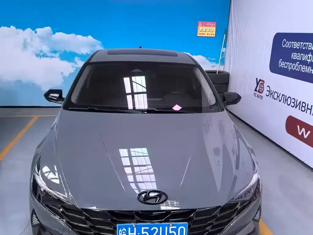 Hyundai Elantra — фото 1