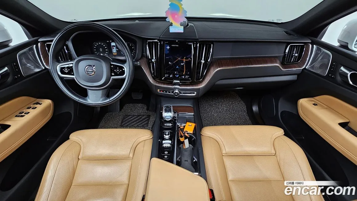 Volvo XC60 — фото 9