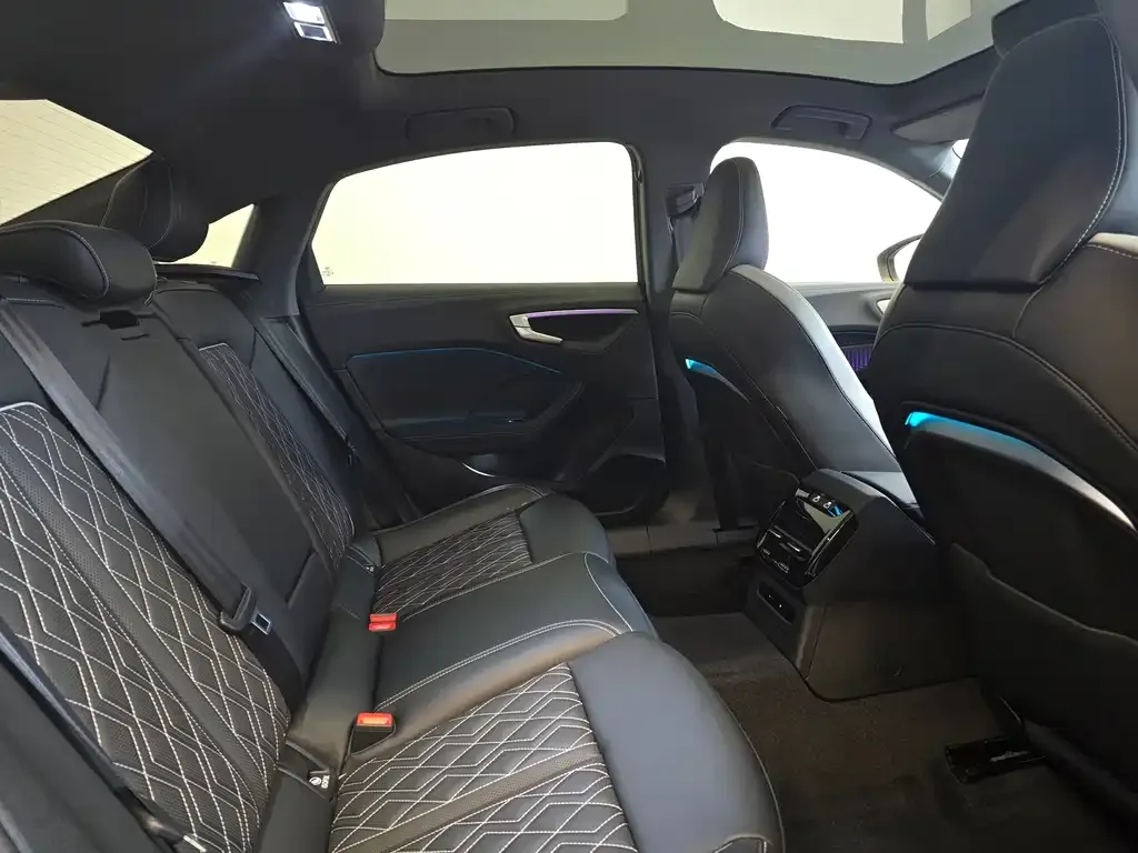 Audi A5L 2025 из CN, фото 4