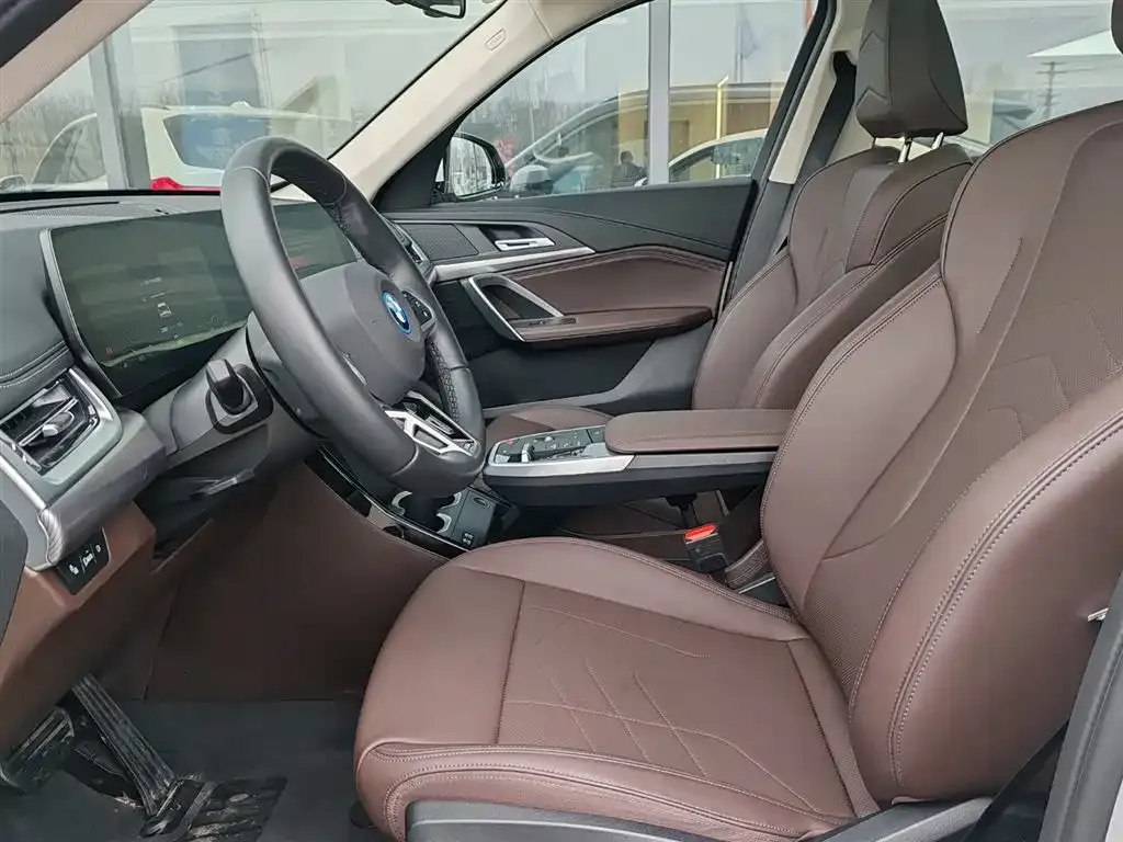 BMW iX1 2025 из CN, фото 4