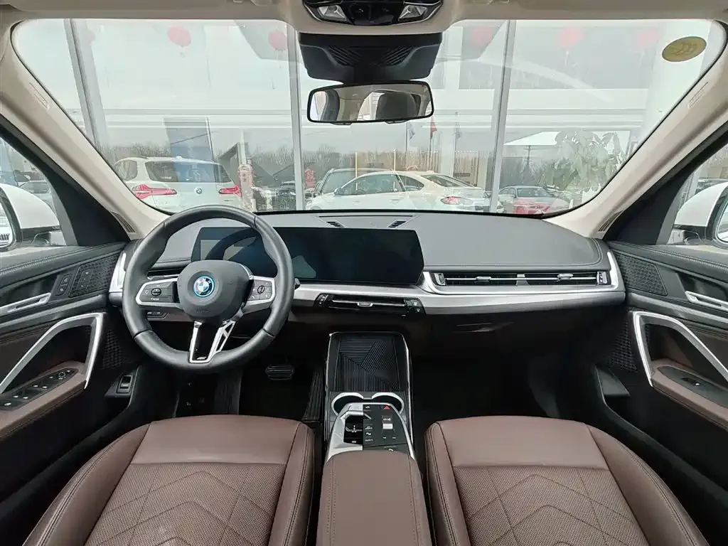 BMW iX1 2025 из CN, фото 9