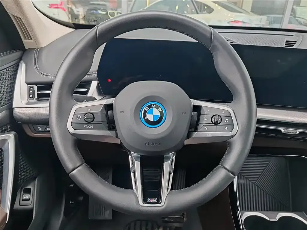 BMW iX1 2025 из CN, фото 7