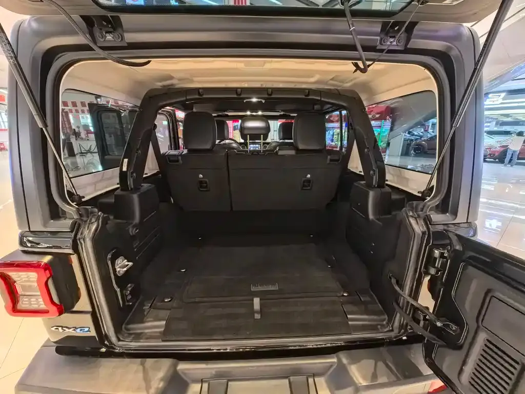 Jeep Wrangler PHEV 2022 из CN, фото 4