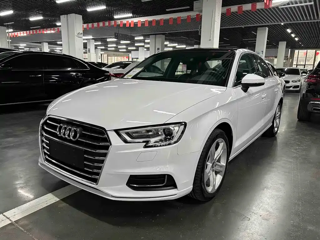 Audi A3 — фото 1