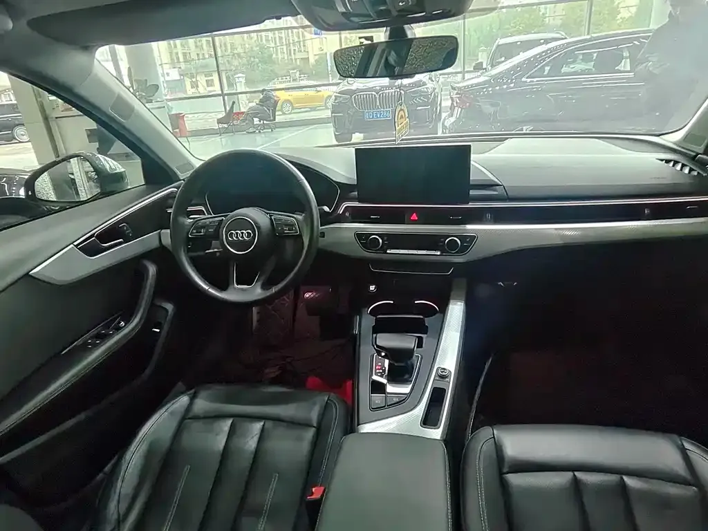 Audi A4L 2021 из CN, фото 10