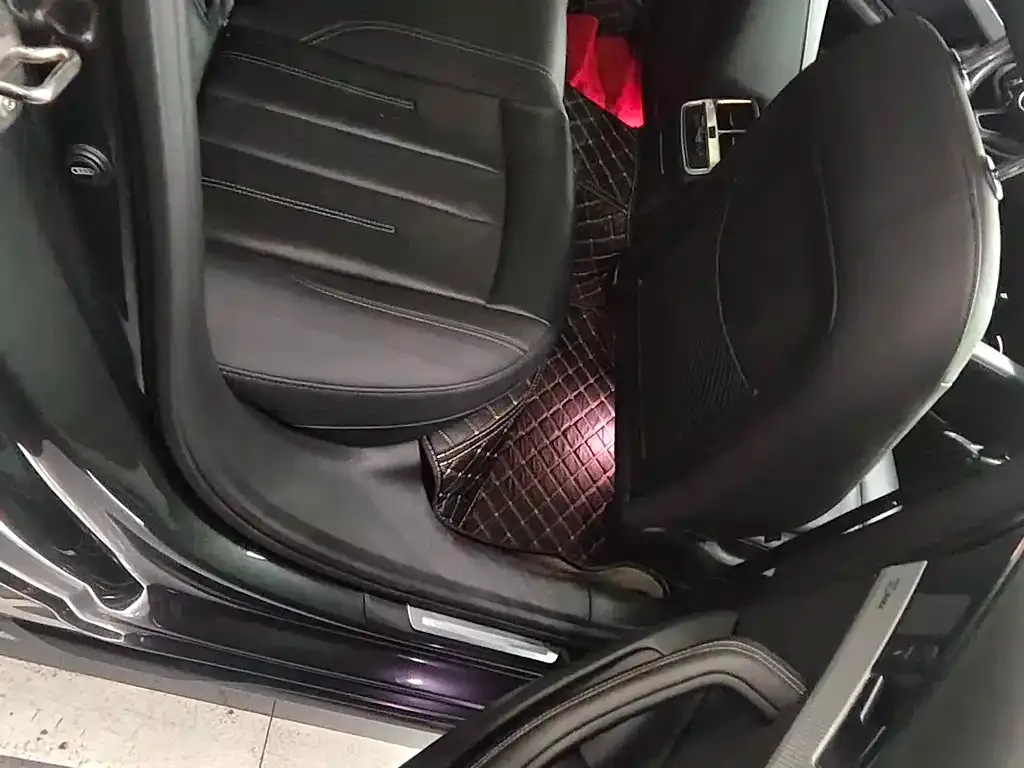Audi A4L 2021 из CN, фото 2