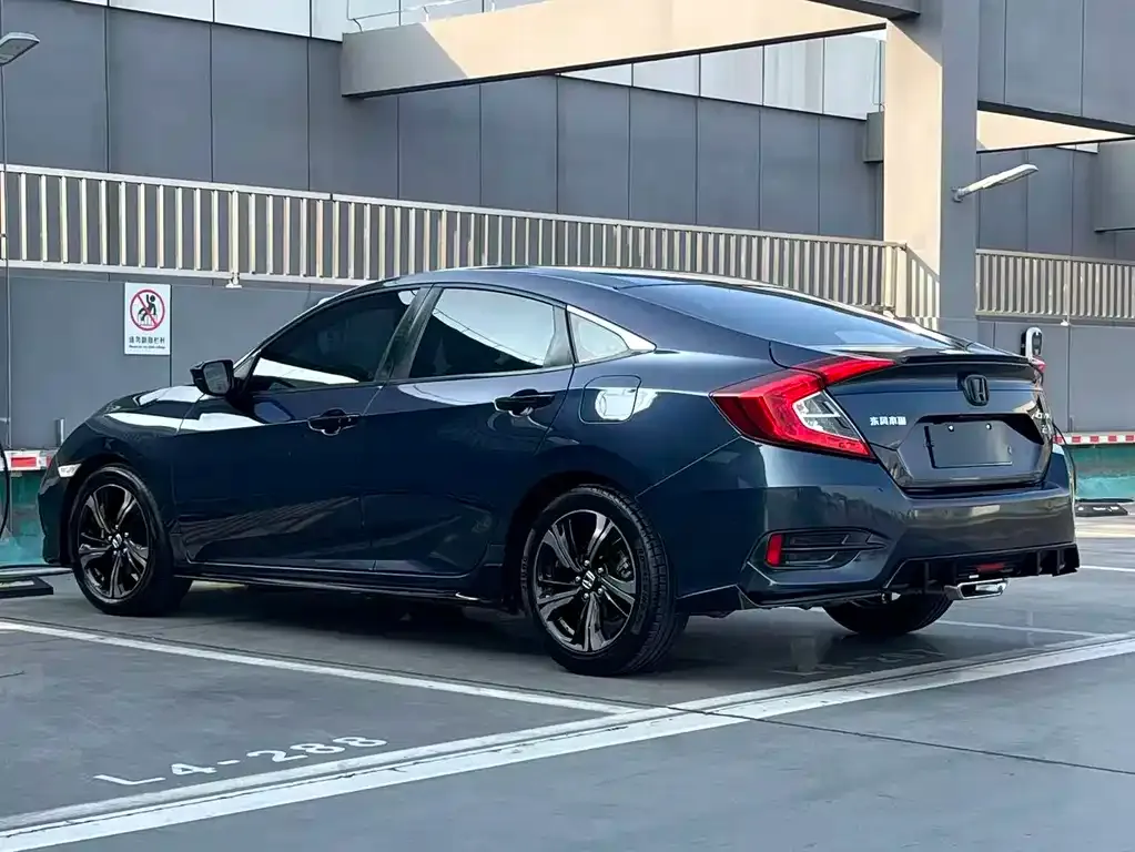 Honda Civic — фото 7