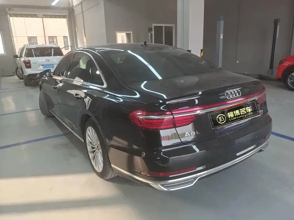 Audi A8 — фото 6