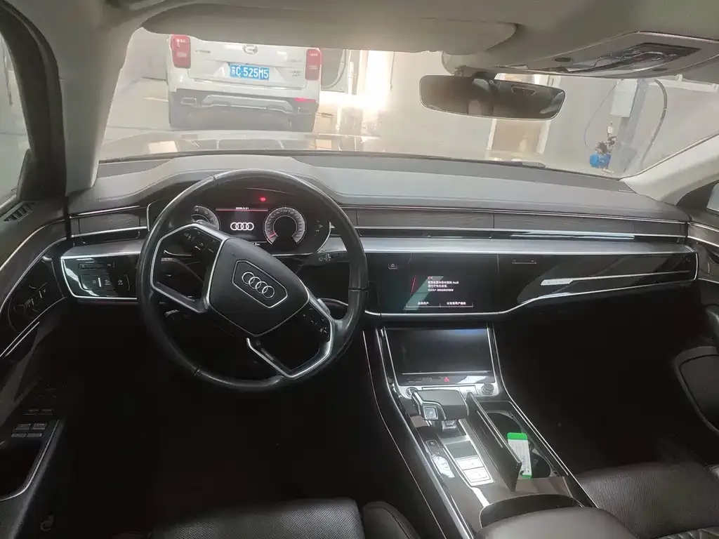 Audi A8 — фото 4