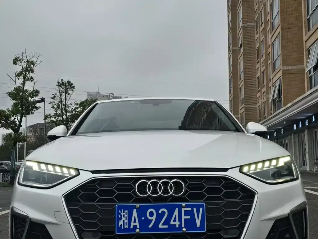 Audi A4L 2021 из CN, фото 2