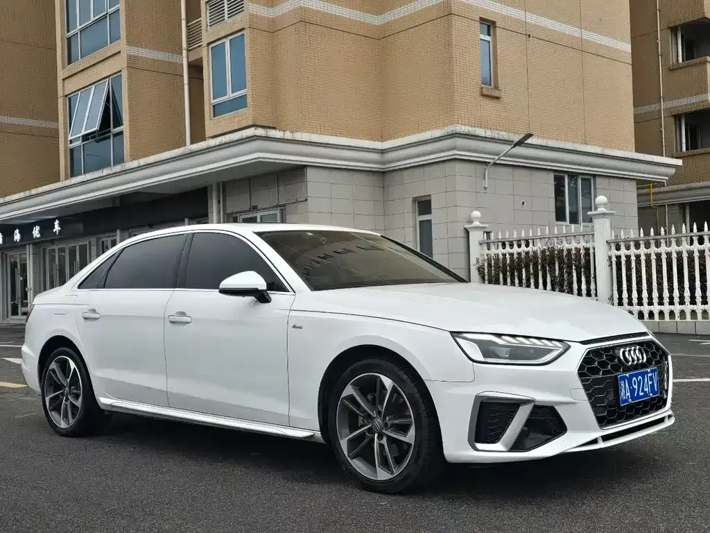 Audi A4L 2021 из CN, фото 8