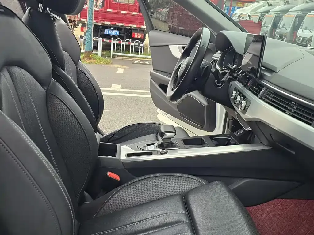 Audi A4L 2021 из CN, фото 3