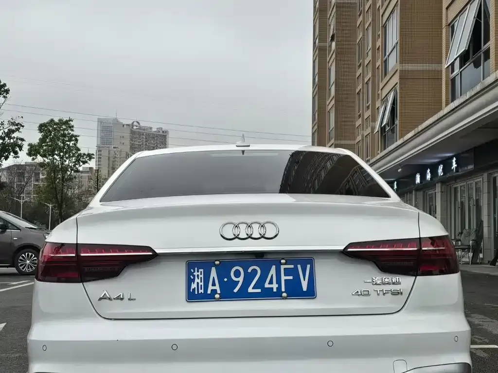 Audi A4L 2021 из CN, фото 6