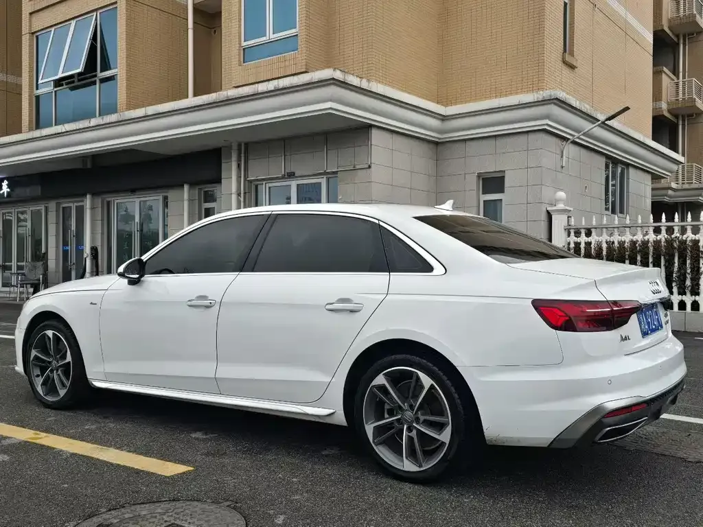 Audi A4L 2021 из CN, фото 7