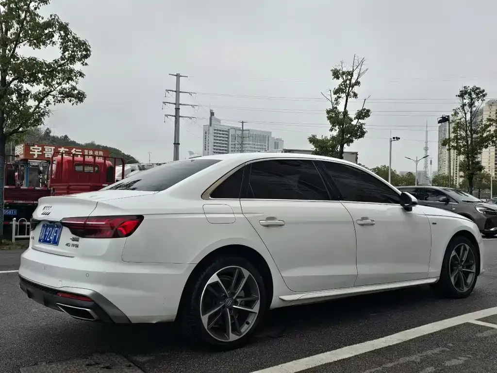 Audi A4L 2021 из CN, фото 4