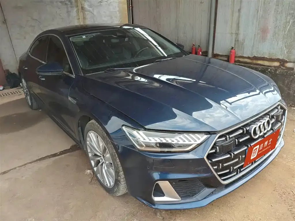 Audi A7L — фото 1
