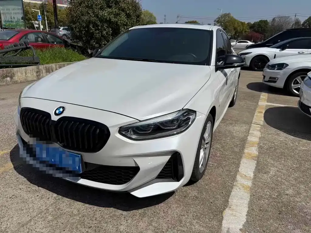 BMW 1 Series 2021 из CN, фото 1