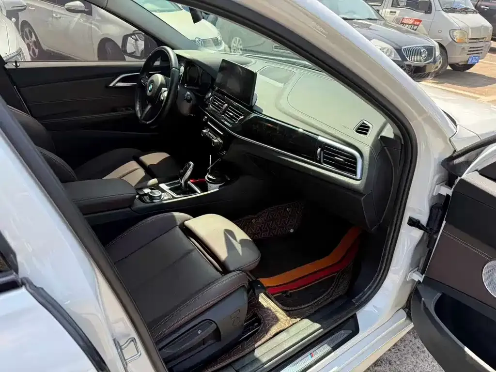 BMW 1 Series 2021 из CN, фото 3