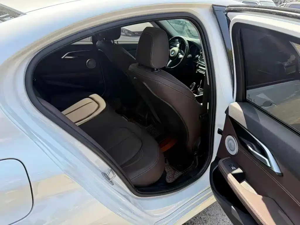 BMW 1 Series 2021 из CN, фото 8