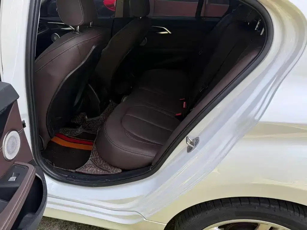 BMW 1 Series 2021 из CN, фото 2