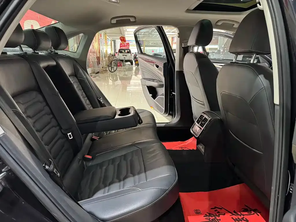 Volkswagen Passat 2021 из CN, фото 2