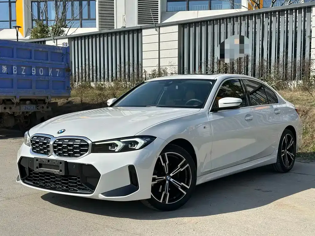 BMW 3 Series 2023 из CN, фото 1