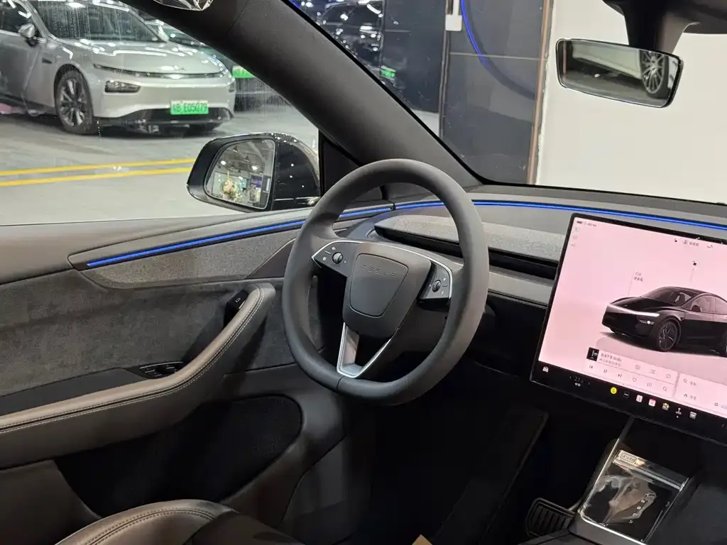 Tesla Model Y — фото 10