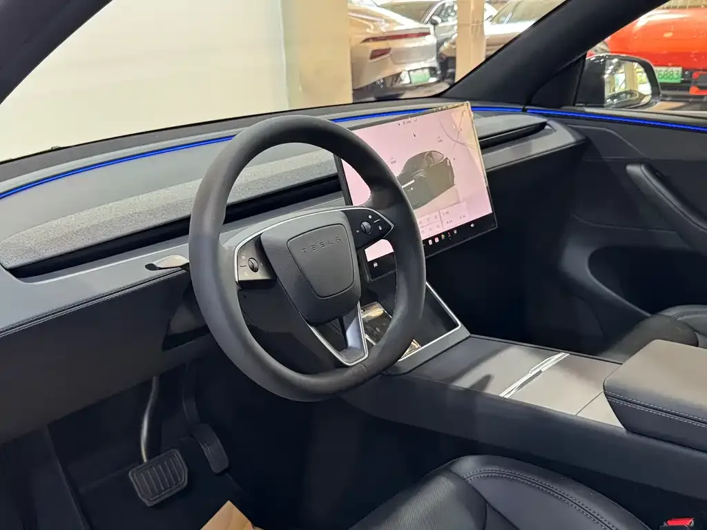Tesla Model Y — фото 4
