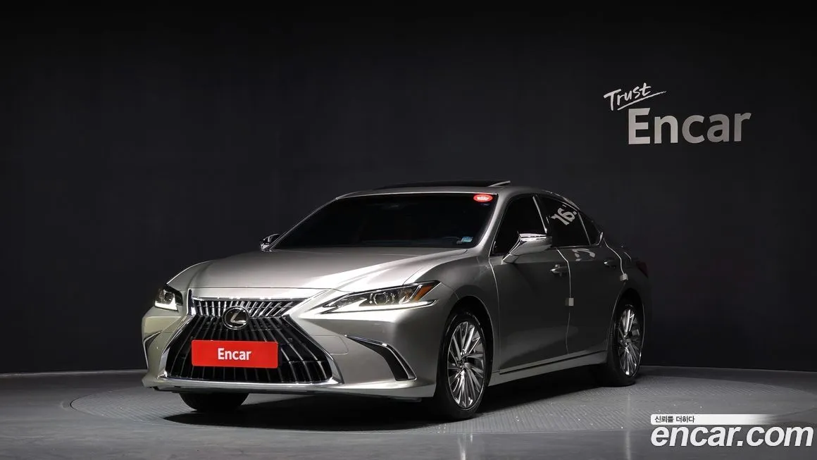 Lexus ES — фото 1