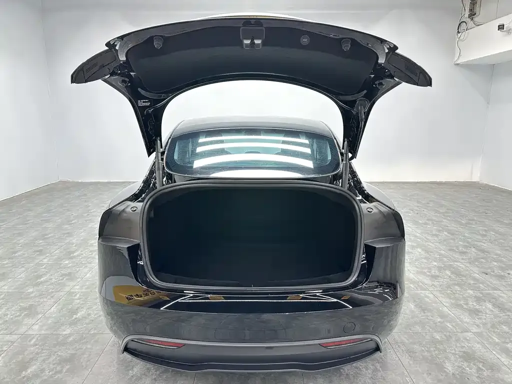 Tesla Model 3 — фото 7