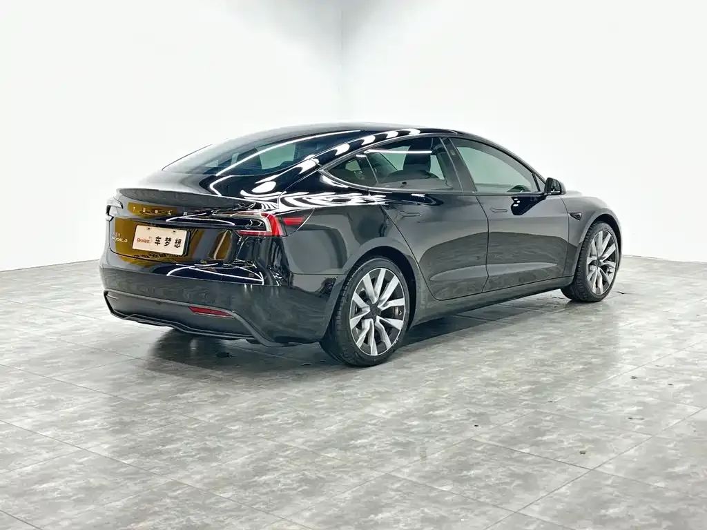 Tesla Model 3 — фото 2