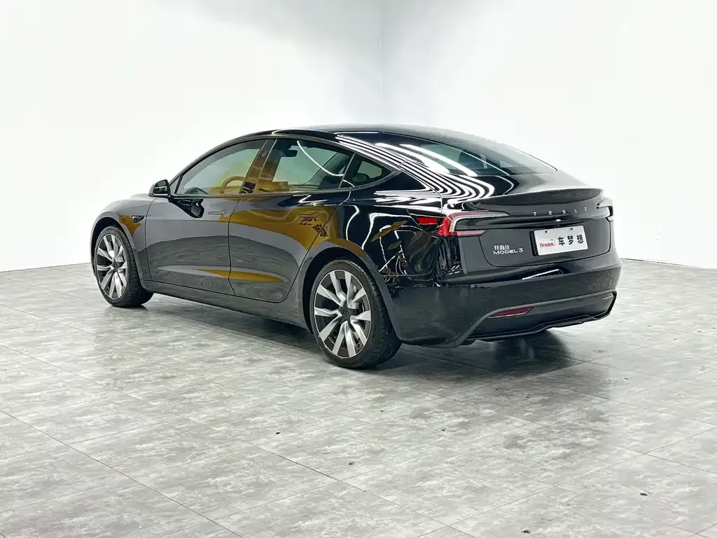 Tesla Model 3 — фото 8