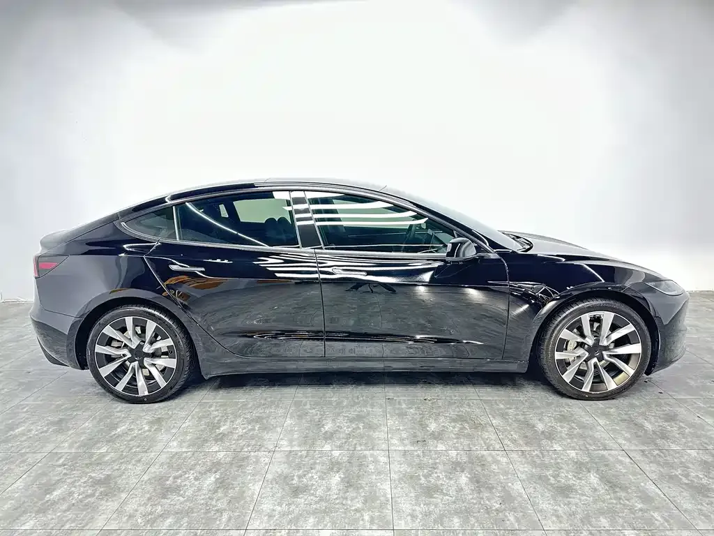Tesla Model 3 — фото 3