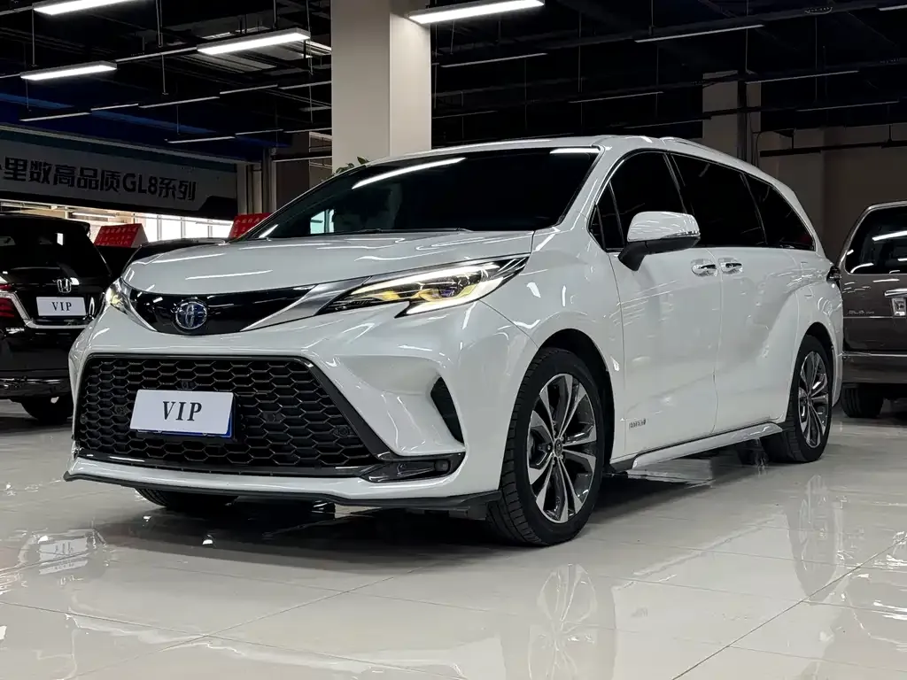 Toyota Granvia 2023 из CN, фото 1