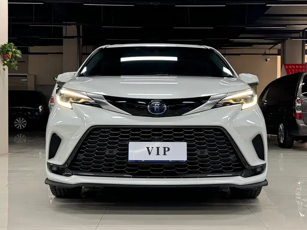 Toyota Granvia 2023 из CN, фото 7