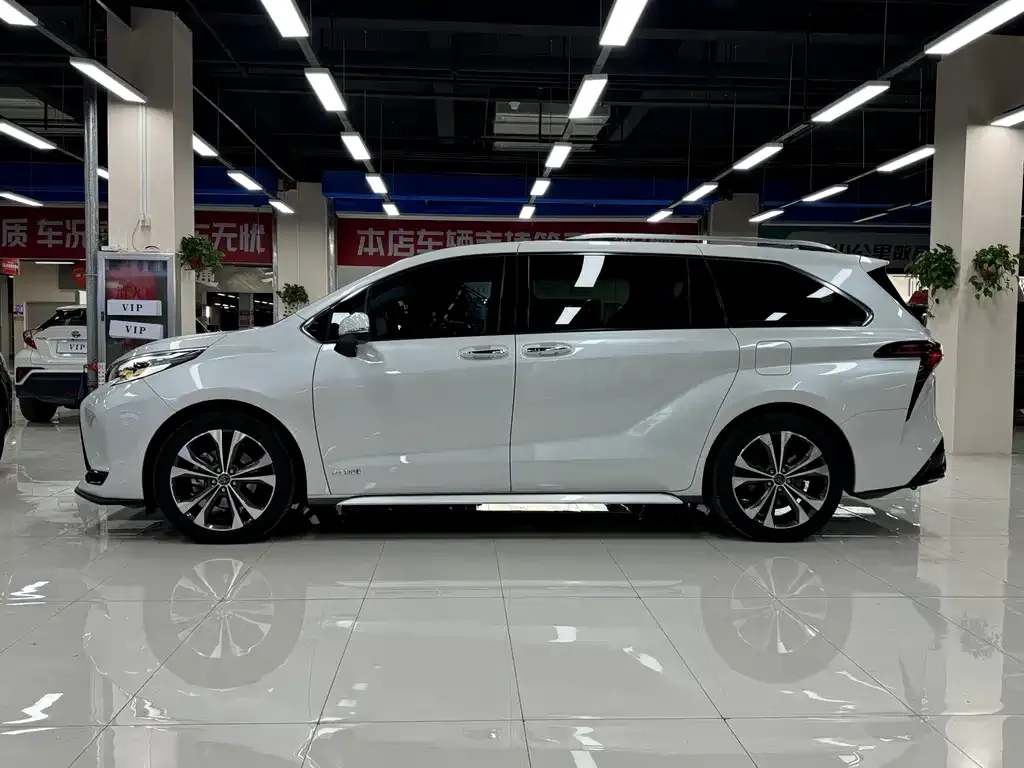 Toyota Granvia 2023 из CN, фото 10