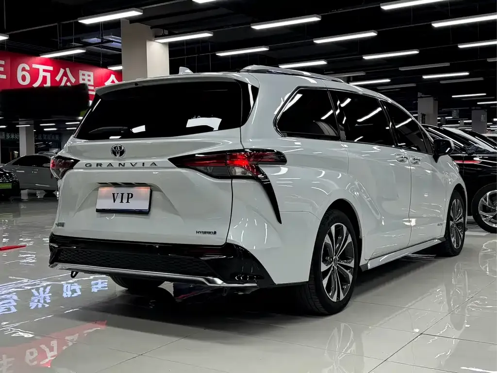 Toyota Granvia 2023 из CN, фото 8