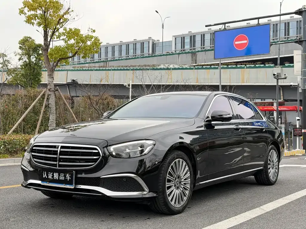 Mercedes-Benz E-Class — фото 1
