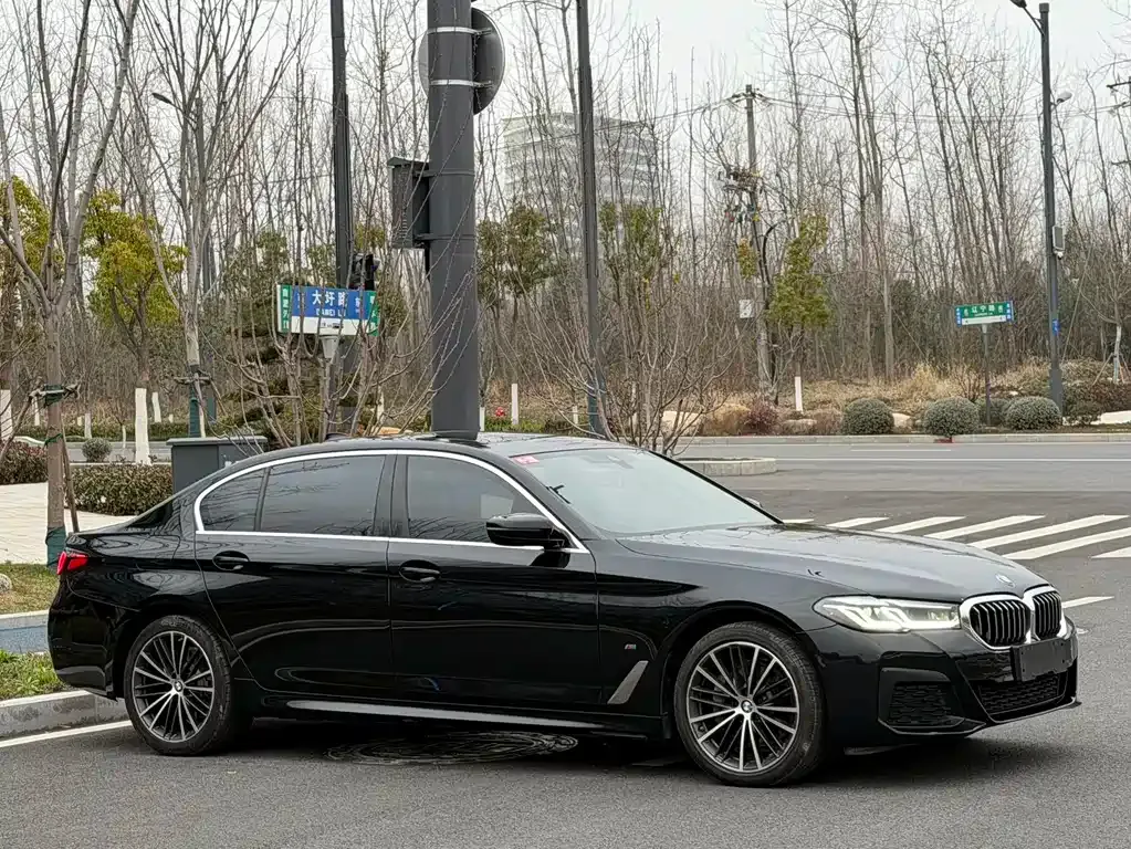BMW 5 Series — фото 9