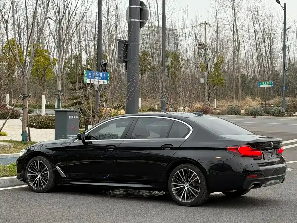 BMW 5 Series — фото 4