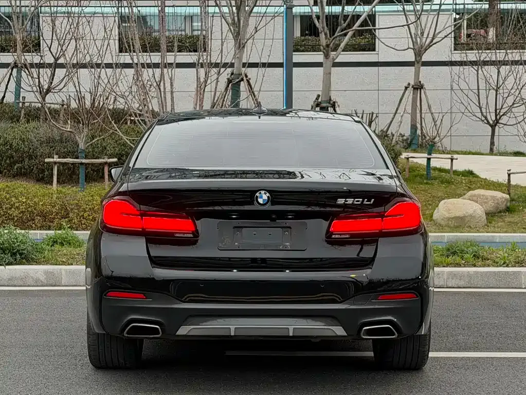 BMW 5 Series — фото 2