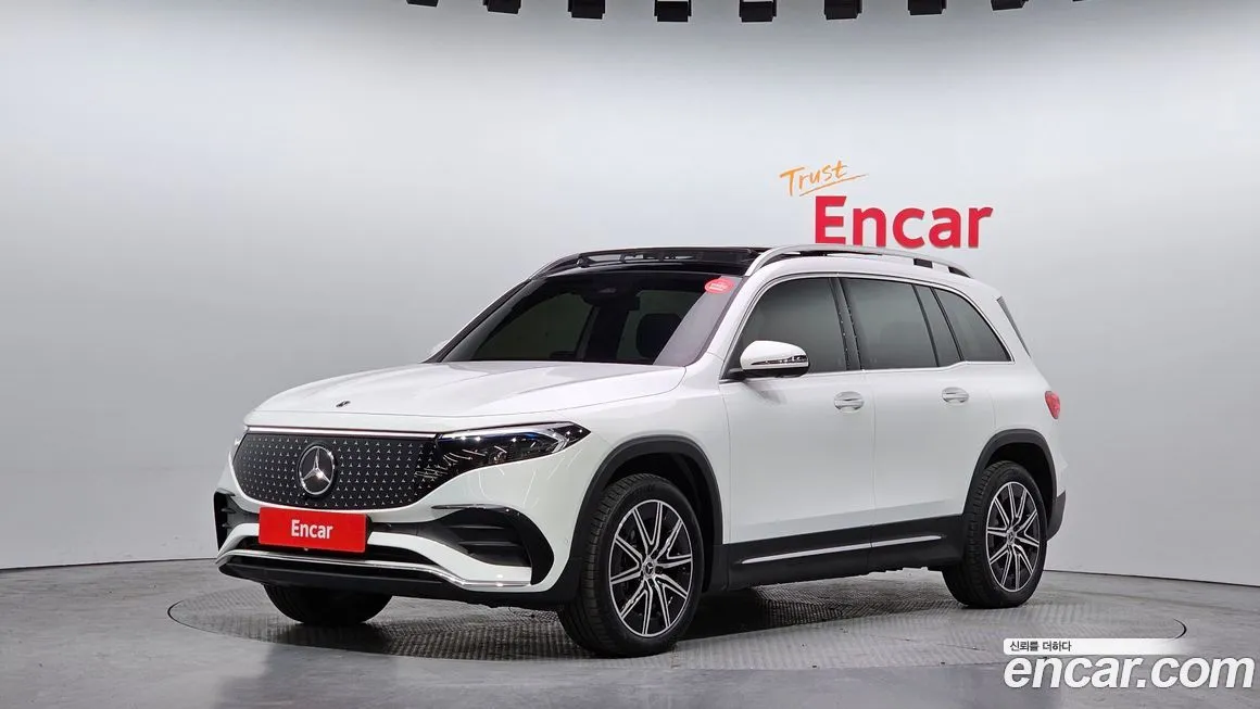 Mercedes-Benz EQB — фото 1