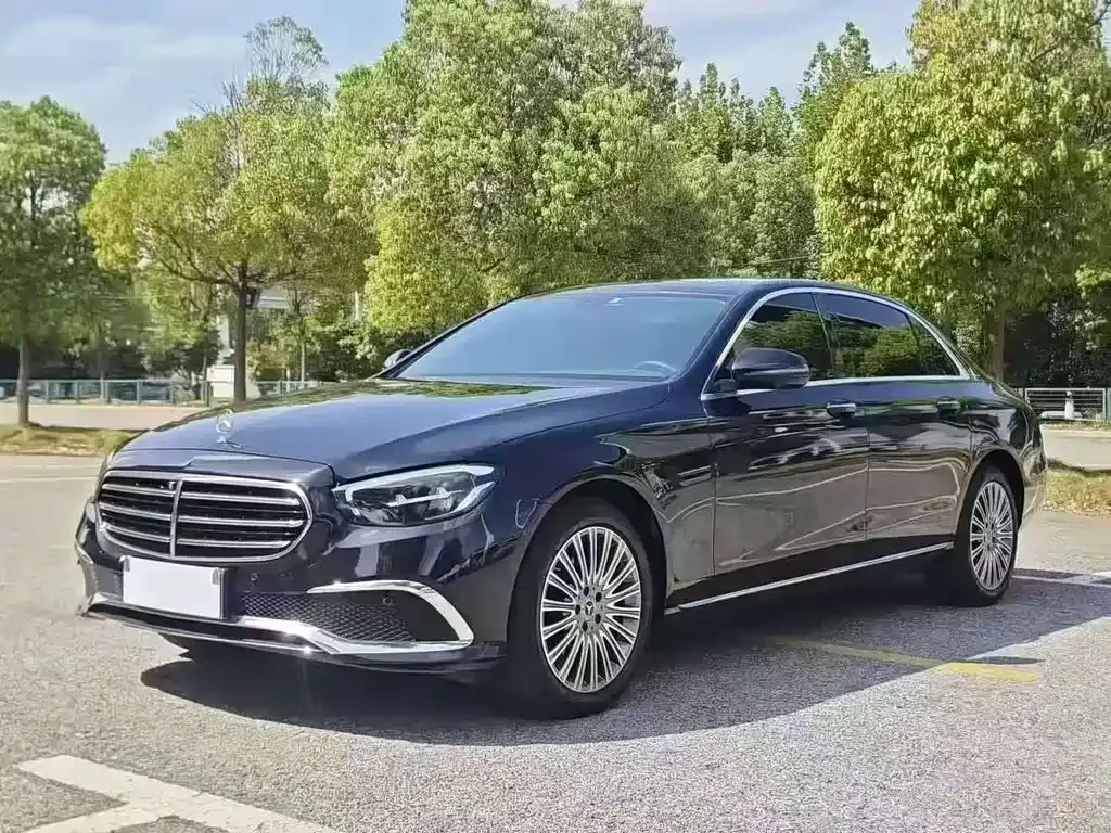 Mercedes-Benz E-Class — фото 1