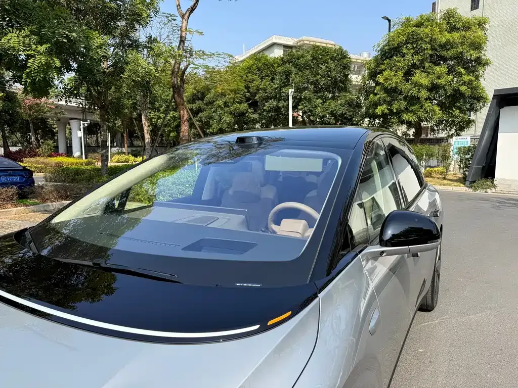 Li Auto i8 — фото 10