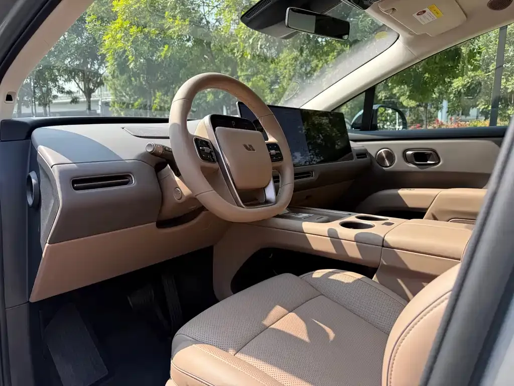 Li Auto i8 — фото 8