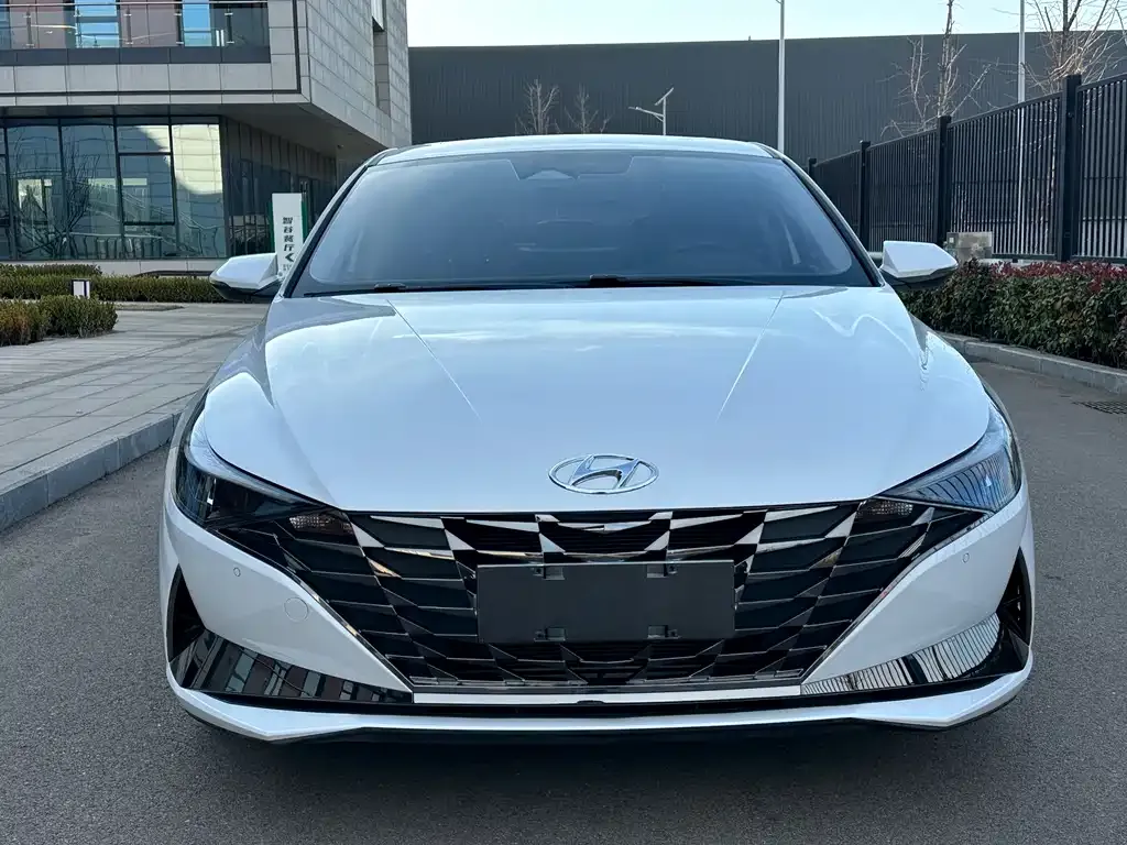 Hyundai Elantra — фото 10