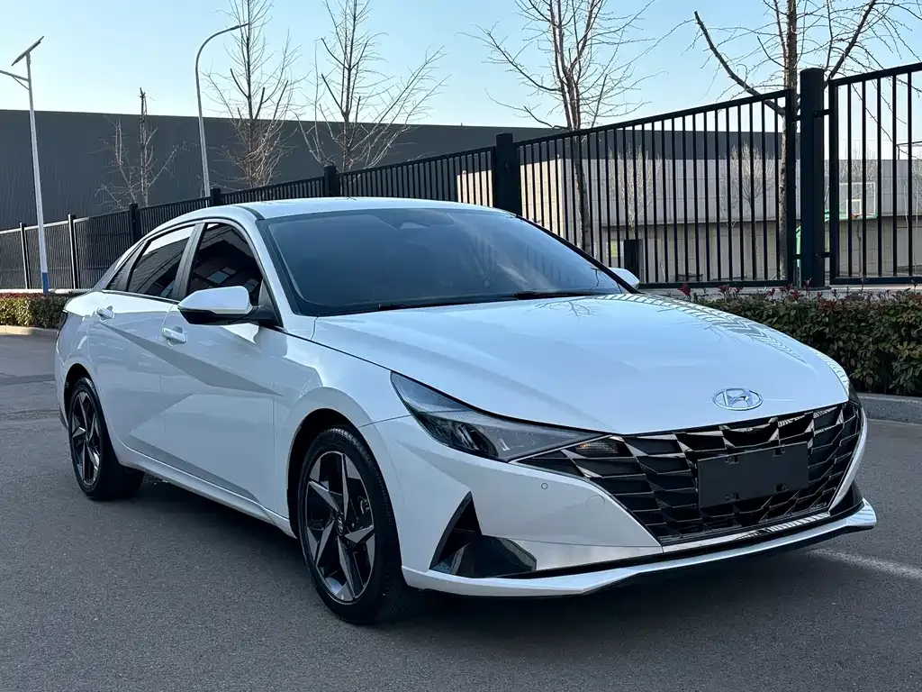 Hyundai Elantra — фото 4
